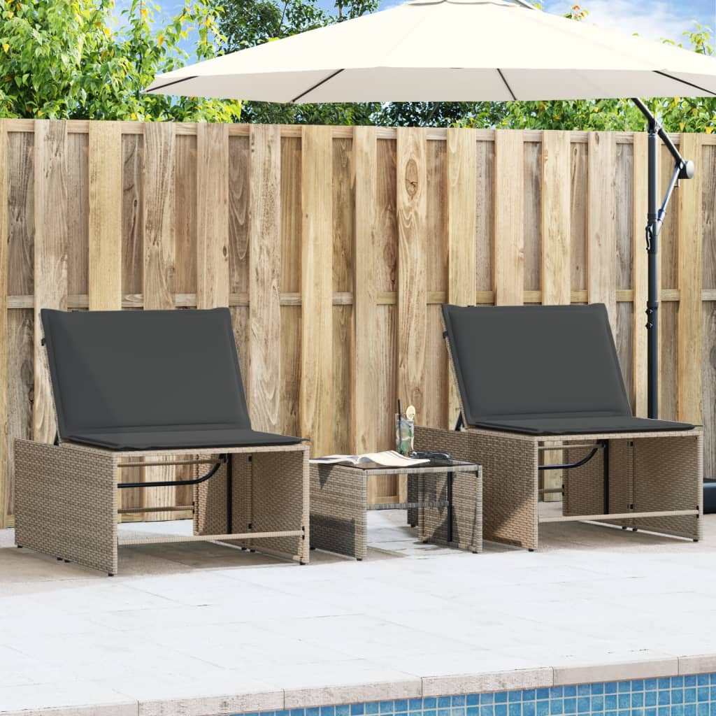 Sonnenliegen 2 Stk. mit Tisch Grau Poly Rattan