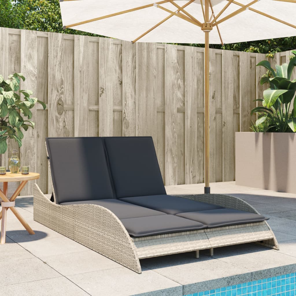 Sonnenliege mit Auflagen Hellgrau 114x205x73 cm Poly Rattan